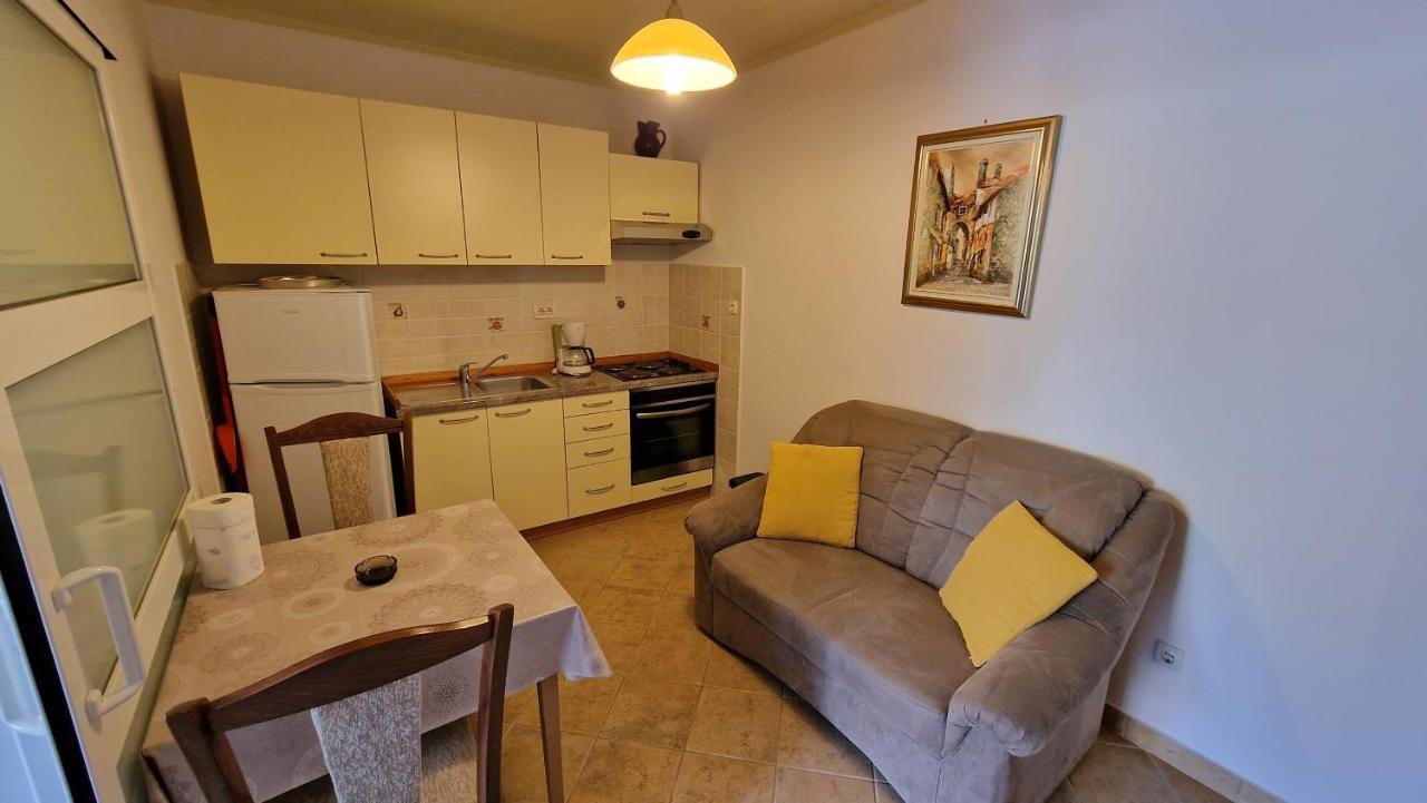 Haus Anica Apartment Rab Town Exterior photo